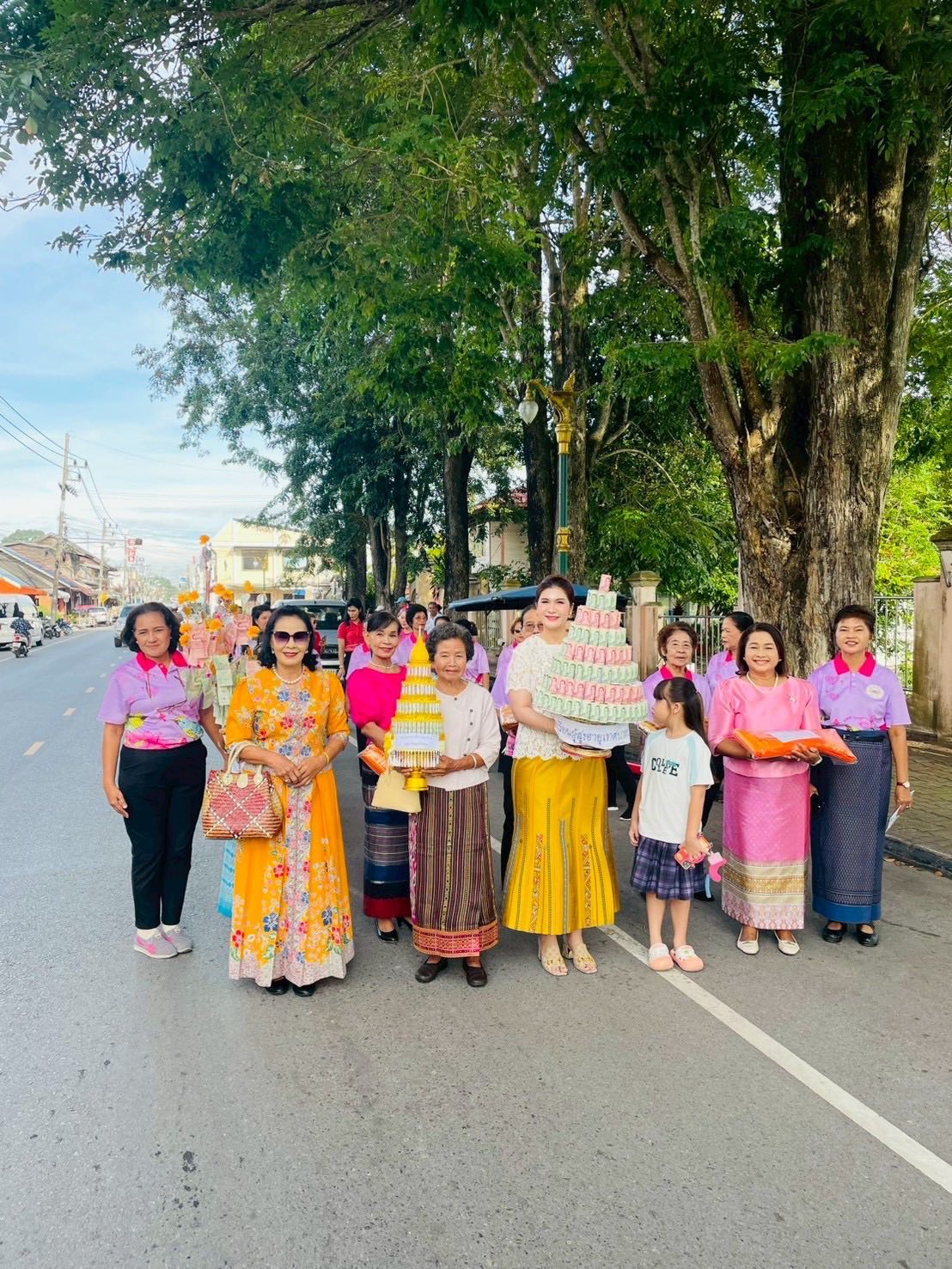 เทศบาลตำบลบ้านนา ร่วมทอดกฐินสามัคคี ประจำปี 2568 ณ วัดทองประธาน