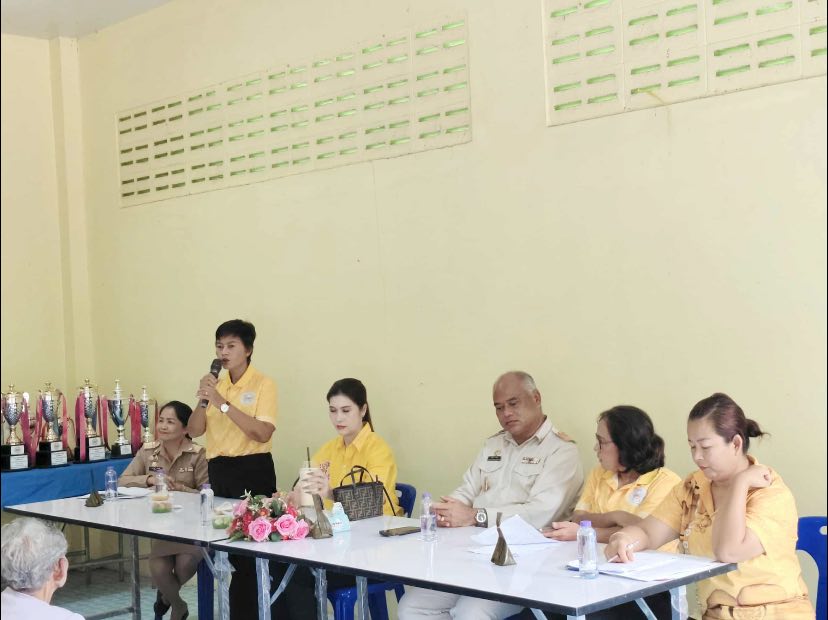 วันที่ 20 ตุลาคม พ.ศ. 2568 เวลา 10.30 น. ณ ศาลาชุมชนตลาดล่าง นางสาวดวงพร แซ่ลิ้ม นายกเทศมนตรีตำบลบ้านนา พร้อมด้วยคณะผู้บริหาร ประธานสภาฯ สมาชิกสภาฯ ปลัดเทศบาล ผู้อำนวยการกอง และพนักงานเทศบาลตำบลบ้านนา ได้ลงพื้นที่เข้าร่วมการประชุมประจำเดือนตุลาคม 2568 ของชุมชนตลาดล่าง