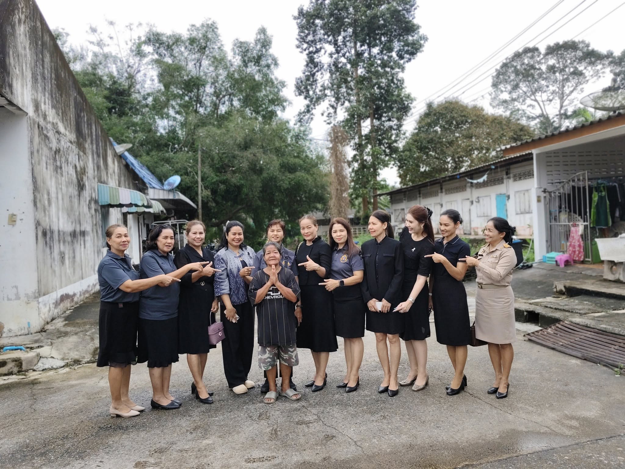 📢 เทศบาลตำบลบ้านนา ลงพื้นที่ร่วมมอบกำลังใจในโครงการ "พลังสตรีเติมฝัน ปันโอกาสเพื่อครัวเรือนเปราะบาง"