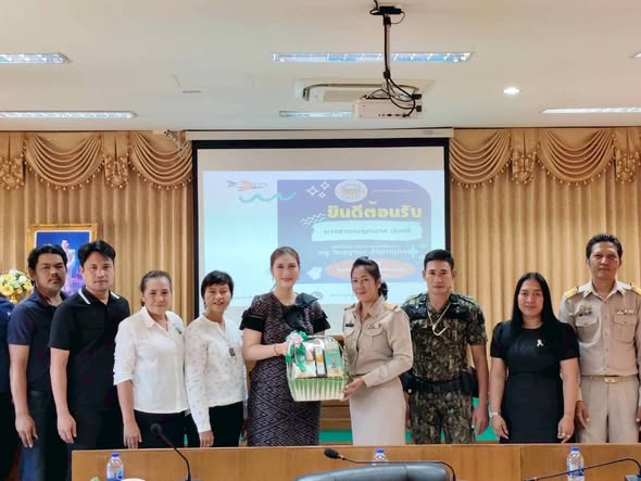 วันที่ 2 กุมภาพันธ์ 2569 เวลา 09.00 น. ณ ห้องประชุมเทศบาลตำบลบ้านนา นางสาวดวงพร แซ่ลิ้ม นายกเทศมนตรีตำบลบ้านนา พร้อมด้วยคณะผู้บริหาร สมาชิกสภา หัวหน้าส่วนราชการ และพนักงานครูเทศบาล ร่วมให้การต้อนรับ นางสาวเบญจมาศ นุ่มศรี เนื่องในโอกาสเดินทางมารับตำแหน่ง ครูชำนาญการ ณ โรงเรียนอนุบาลเทศบาลตำบลบ้านนา