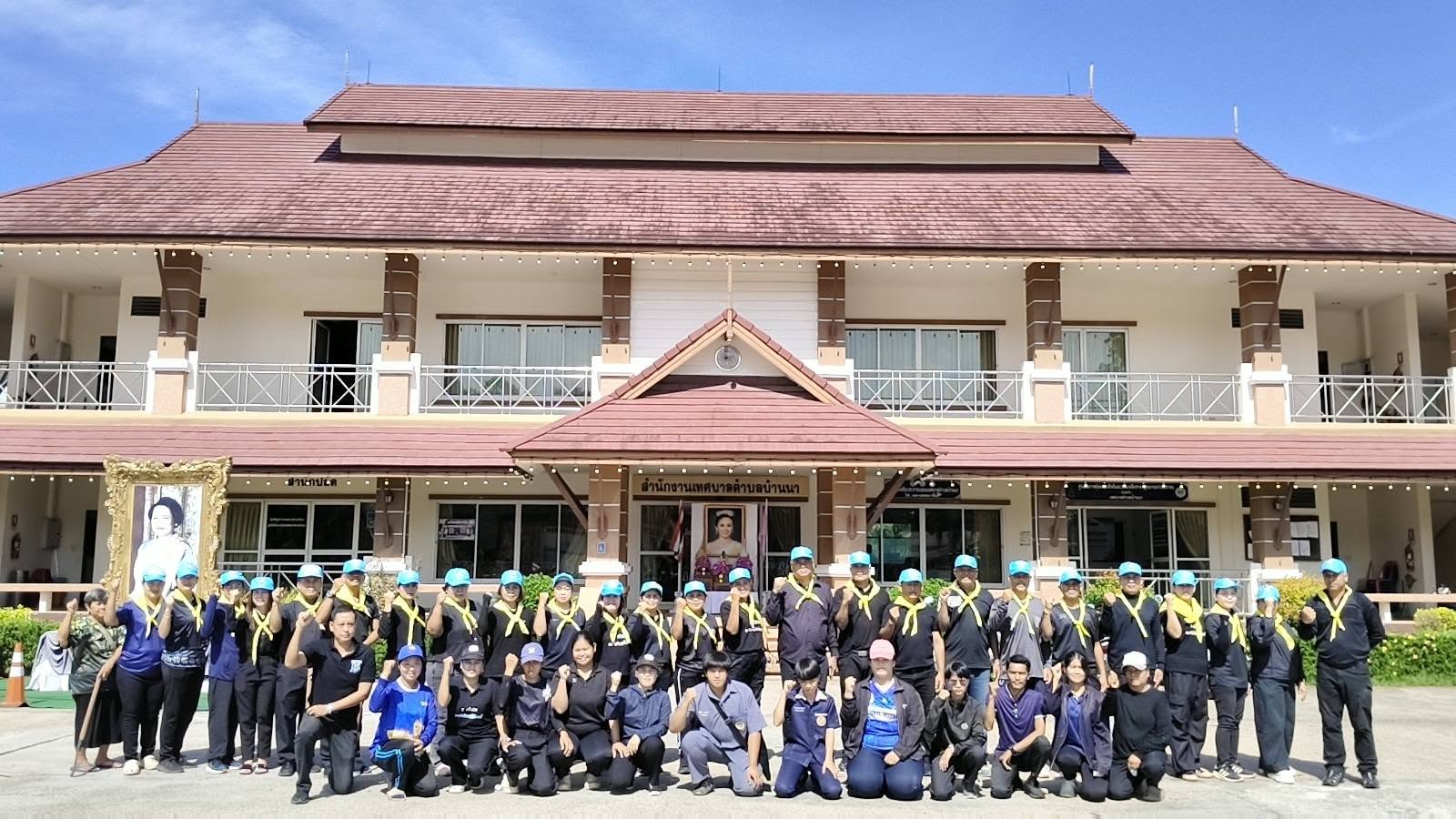 💛 เทศบาลตำบลบ้านนา ร่วมใจจัดกิจกรรมจิตอาสา “เราทำความดีด้วยหัวใจ” ปรับภูมิทัศน์ถนนสายน้ำฉ่า 🌿