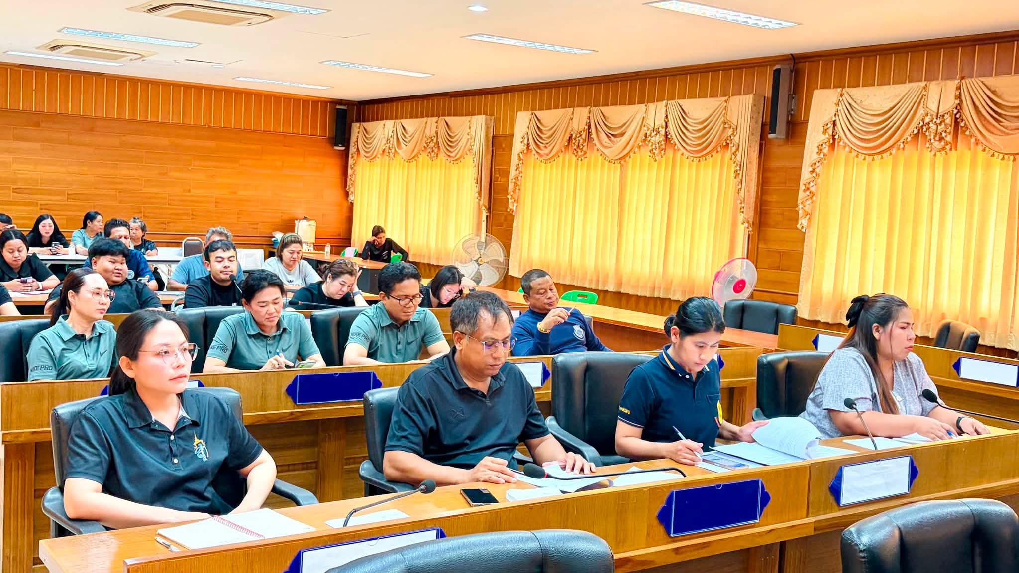 เทศบาลตำบลบ้านนา จัดประชุมประจำเดือน พร้อมเชิญชวนโหวตเมนูเด็ด "แกงคั่วปลาเม็งใบส้มแป้นขี้ม้า" ชิงรางวัลอาหารถิ่น
