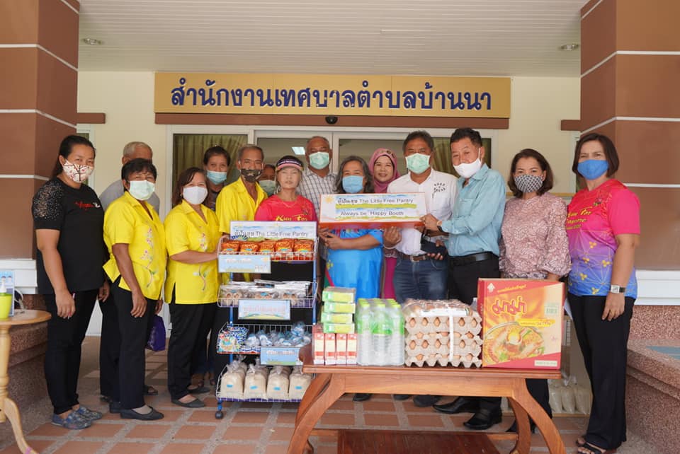 เทศบาลตำบลบ้านนา​  ร่วมกับ​  ชุมชนในเขตเทศบาล​ ทั้ง​ 4​ ชุมชน​  ได้จัดตั้งตู้ปันสุข​  หน้าสำนักงานเทศบาลตำบลบ้านนา​ 
