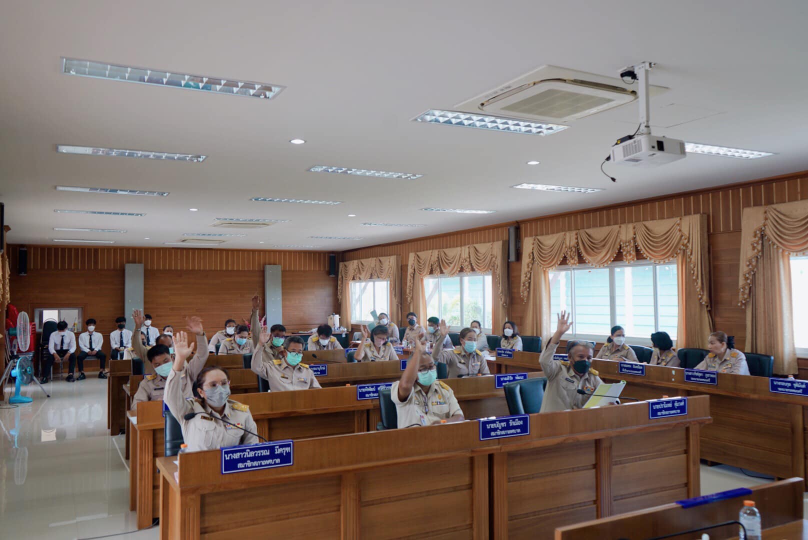 วันที่​ 26  พฤษภาคม  2565 ​ เวลา  10.00​ น.​         การประชุมสภาเทศบาลตำบลบ้านนา​สมัยประชุมสามัญ​สมัยที่ 2 ประจำปี​ 2565 ณ ห้องประชุมสภาเทศบาลตำบลบ้านนา​ ชั้น​ 2.